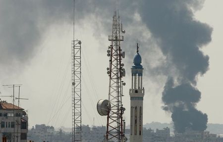 © Reuters. Israel retoma ataques en Gaza, argumenta que Hamás ignoró la tregua