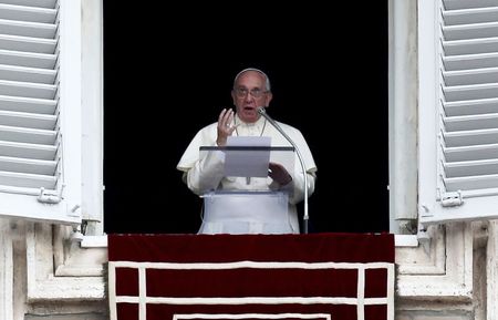 © Reuters. البابا فرنسيس يناشد العالم من أجل السلام: "من فضلكم توقفوا!"