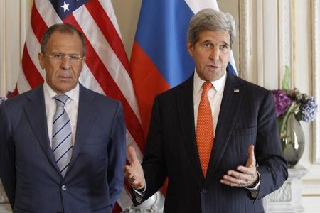 © Reuters. روسيا: لافروف وكيري اتفقا على الحاجة لوقف سريع لاطلاق النار في اوكرانيا