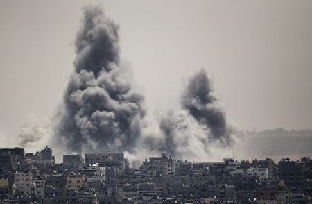 © Reuters. مصدر عسكري: وقف إسرائيل لإطلاق النار في غزة "غير محدود"