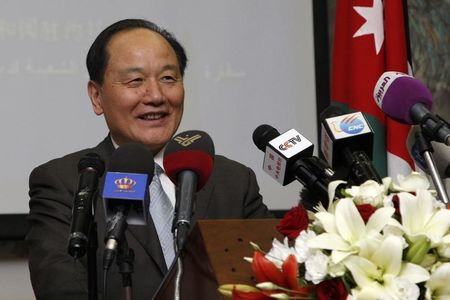 © Reuters. Wu Sike, China's Middle East Envoy, talks during his news conference in Amman