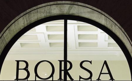 © Reuters. La sede di Borsa Italiana a Milano