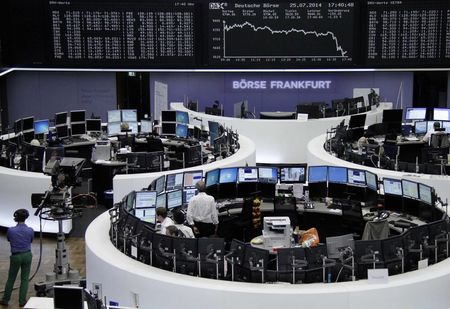 © Reuters. Las bolsas europeas, planas mientras los inversores digieren resultados