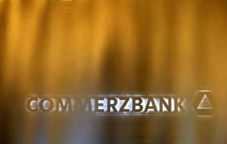 © Reuters. The logo of Germany's Commerzbank is pictured behind a fountain in Frankfurt