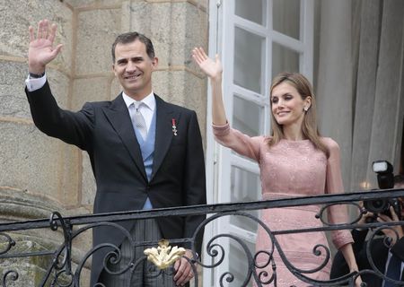 © Reuters. Rei Felipe e rainha Letizia em Santiago de Compostela
