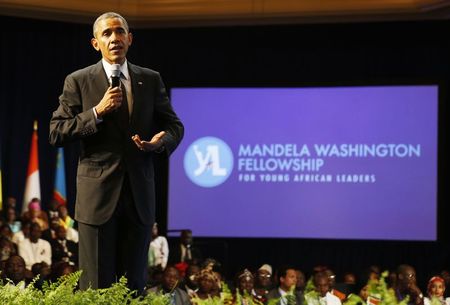 © Reuters. U.S. President Obama speaks at the Summit of the Washington Fellowship for Young African Leaders in Washington