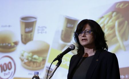 © Reuters. McDonald's Holdings Co (Japan) President and CEO Sarah Casanova speaks during a news conference in Tokyo