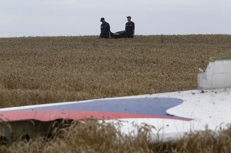 © Reuters. File photo of members of the Ukrainian Emergency Ministry carrying a body near the wreckage at the crash site of Malaysia Airlines Flight MH17, near the settlement of Grabovo