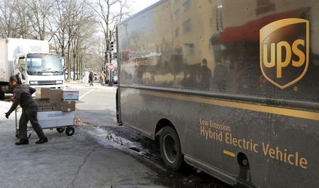 © Reuters. UPS driver delivers parcels in Washington