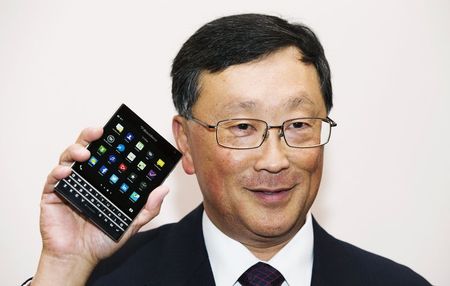 © Reuters. File photo of CEO of BlackBerry Ltd John Chen holding up the unreleased Blackberry Passport device at their annual general meeting for shareholders in Waterloo