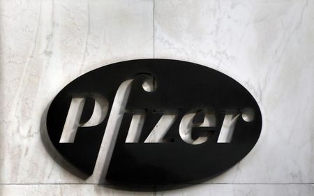 © Reuters. Логотип Pfizer 