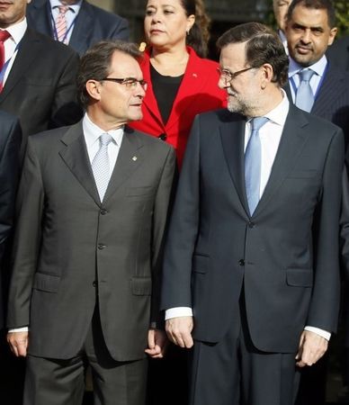 © Reuters. La consulta independentista catalana dominará la reunión entre Rajoy y Mas