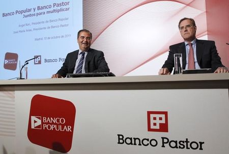 © Reuters. Banco Popular ve beneficio estable en 2014 pese a la caída a junio 
