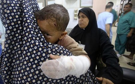 © Reuters. مذبحة في مدرسة تابعة لأونروا مع تواصل القصف الإسرائيلي لغزة
