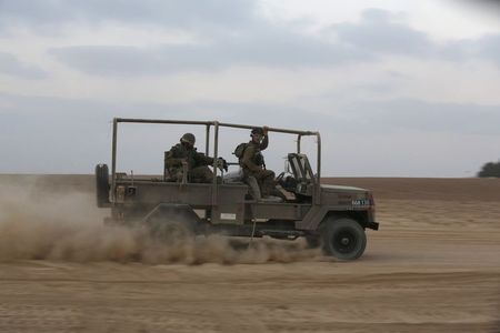 © Reuters. Ejército israelí ofrece alto el fuego humanitario de cuatro horas en Gaza