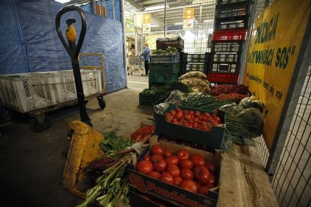 © Reuters. Vegetais em um armazém perto de Varsóvia