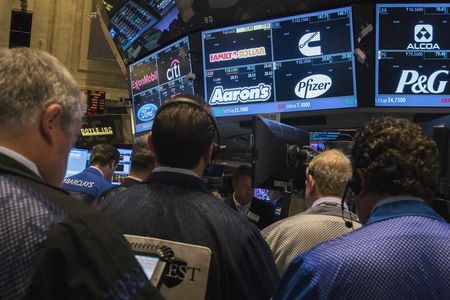 © Reuters. Traders na Bolsa de Nova York