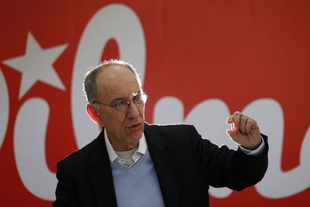 © Reuters. Presidente do PT, Rui Falcao, durante entrevista à Reuters, em Brasília  