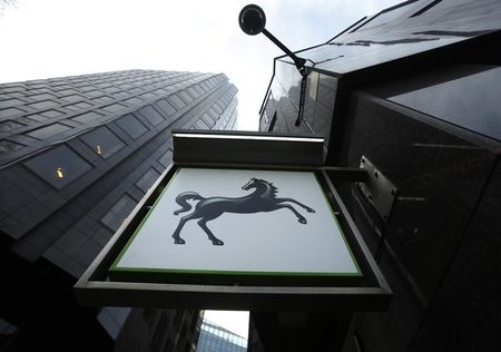 © Reuters. A sign is seen outside a branch of Lloyds Bank in central London