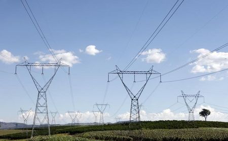 © Reuters. Torres de transmissão de energia em Santo Antonio do Jardim