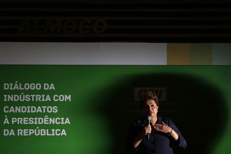 © Reuters. Presidente Dilma Rousseff participa de evento com emprsários na sede da CNI em Brasília