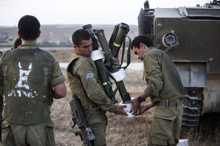 © Reuters. أمريكا تزود اسرائيل بالذخائر مع اشتداد الهجوم على غزة