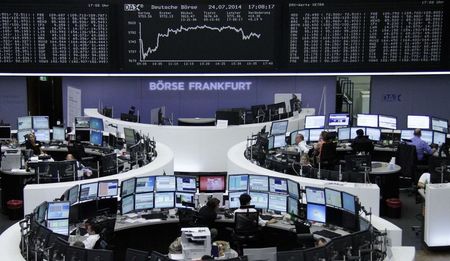 © Reuters.  Las acciones europeas, firmes en la apertura; Sanofi sube tras sus resultados
