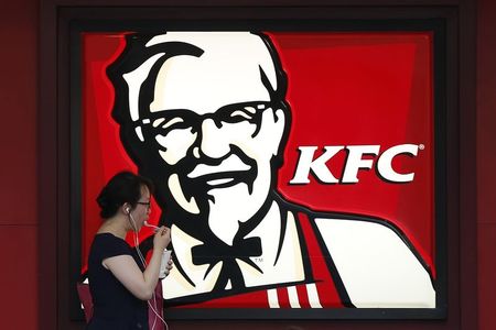 © Reuters. A customer walks past a KFC store in Shanghai