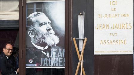 © Reuters. HOMMAGE DE FRANÇOIS HOLLANDE À JEAN-JAURÈS