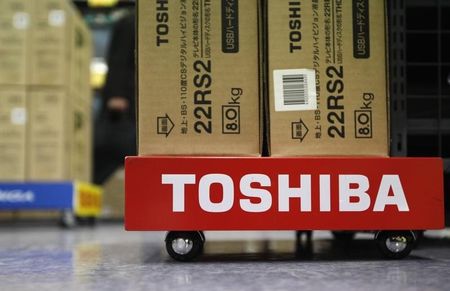 © Reuters. Boxes of Toshiba Corp's Regza liquid-crystal display (LCD) televisions are seen at an electronic store in Tokyo