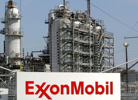Higher oil prices lift Exxon's profit as production sags