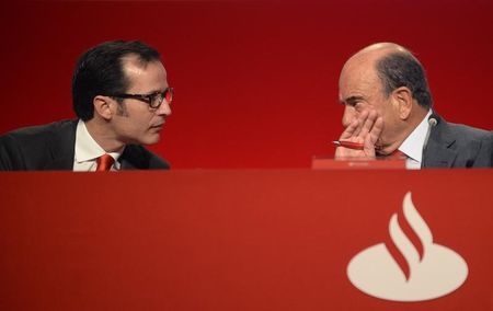 © Reuters. Emilio Botin, Executive Chairman of Spain's biggest bank Santander, talks to CEO Javier Marin in Santander