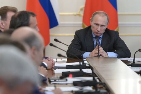 © Reuters. Presidente russo, Vladimir Putin, em reunião do governo