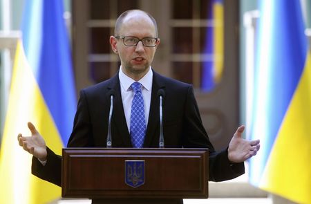 © Reuters. Premiê ucraniano, Arseny Yatseniuk, faz pronunciamento em Kiev