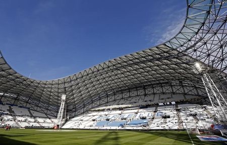 © Reuters. ACCORD ENTRE L’OM ET LA VILLE DE MARSEILLE SUR LE LOYER DU STADE VÉLODROME