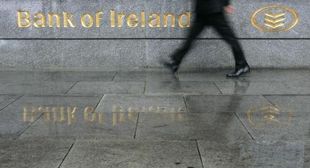 © Reuters. BANK OF IRELAND RENOUE AVEC LES BÉNÉFICES