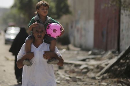 © Reuters. Para los residentes de Gaza, el alto el fuego fue sólo un breve respiro