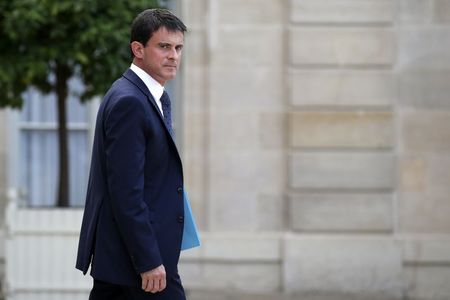 © Reuters. MANUEL VALLS ANTICIPE UNE RENTRÉE DIFFICILE SUR LE PLAN ÉCONOMIQUE