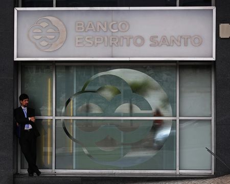 © Reuters. Portugal sopesa uso de ayuda pública en apoyo de Espírito Santo-fuentes