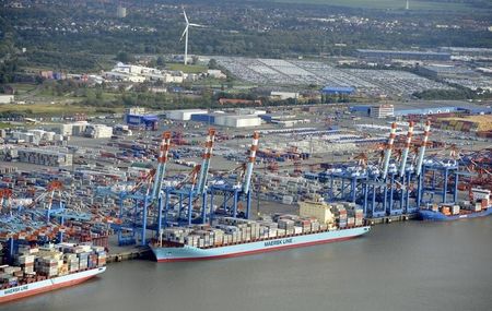 © Reuters. Shipping terminals and containers are pictured in the harbour of Bremerhaven