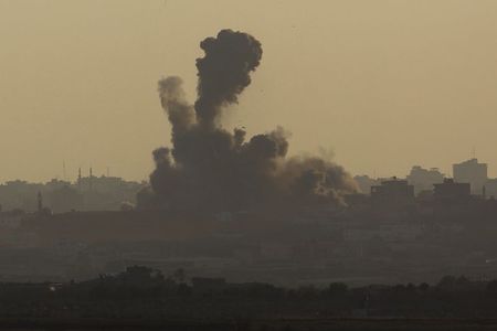 © Reuters. Smoke rises after an explosion in the northern Gaza Strip as seen from the Israeli border