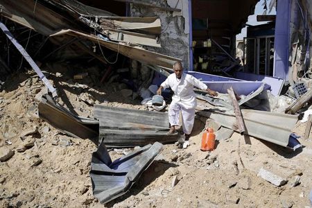 © Reuters. Un ataque israelí deja 10 muertos en una escuela de la ONU en Gaza