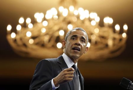 © Reuters. U.S. President Obama speaks at the Summit of the Washington Fellowship for Young African Leaders in Washington