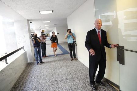 © Reuters. Ranking member Senator Chambliss arrives for a closed Senate Select Intelligence Committee hearing in Washington