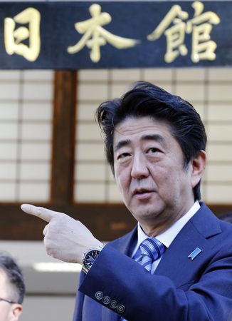 © Reuters. وسائل إعلام:اليابان والصين تسعيان لعقد قمة خلال لقاء ابك في نوفمبر