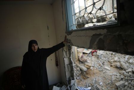 © Reuters. Los palestinos acusan a Israel de romper la tregua de siete horas en Gaza