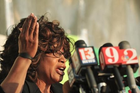 © Reuters. Florida congresswoman Corrine Brown speaks during a public rally to honor the memory of Trayvon Martin in Sanford, Florida