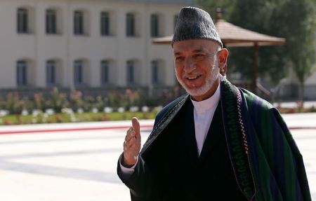 © Reuters. Afghanistan's President Hamid Karzai addresses the media after Eid al-Fitr prayers to mark the end of Ramadan, at the presidential palace in Kabul