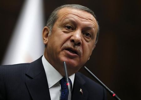 © Reuters. وسائل إعلام: اعتقال المزيد من ضباط الشرطة الاتراك للتحقيق معهم بشأن التنصت على اردوغان