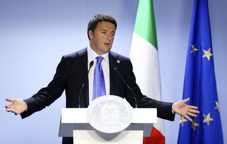 © Reuters. Italy's PM Renzi addresses a news conference during an EU leaders summit in Brussels